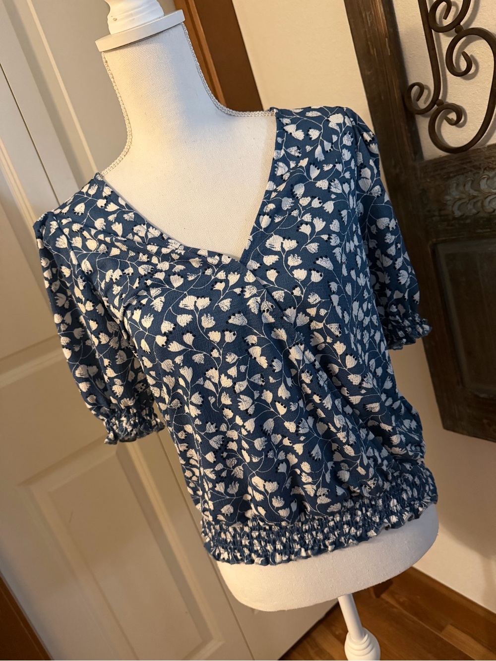 MELLODAY Navy Blue Floral V-Neck Blouse